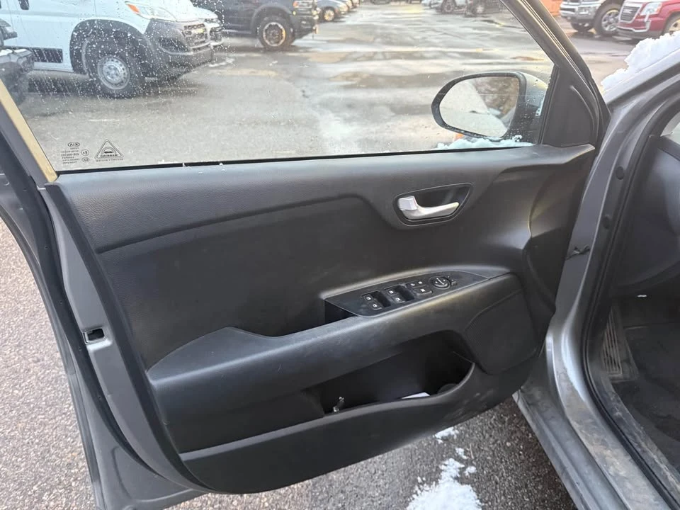 2021 Kia Rio - Image 8 of 16