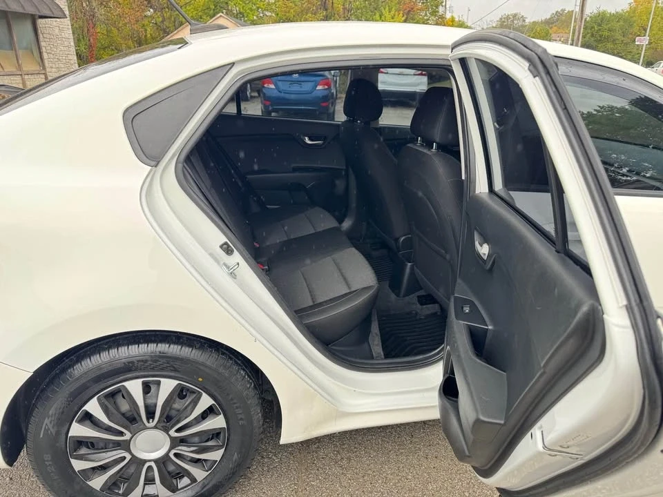 2021 Kia Rio - Image 13 of 19
