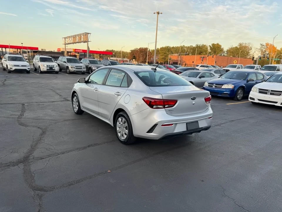 2021 Kia Rio - Image 8 of 18