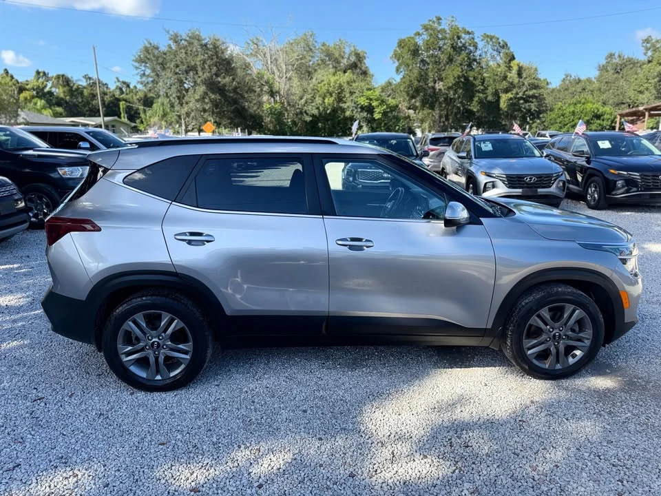 2021 Kia Seltos - Image 6 of 15