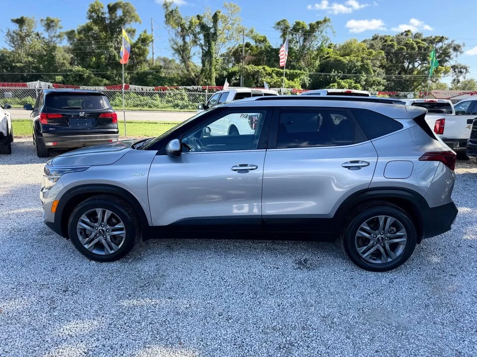 2021 Kia Seltos - Image 2 of 15