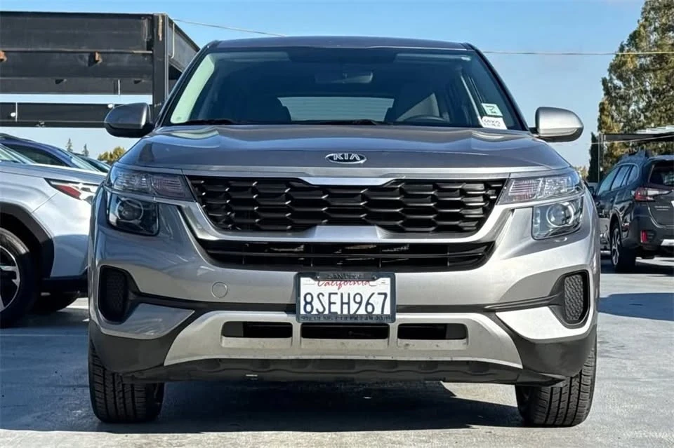 2021 Kia Seltos - Image 8 of 18