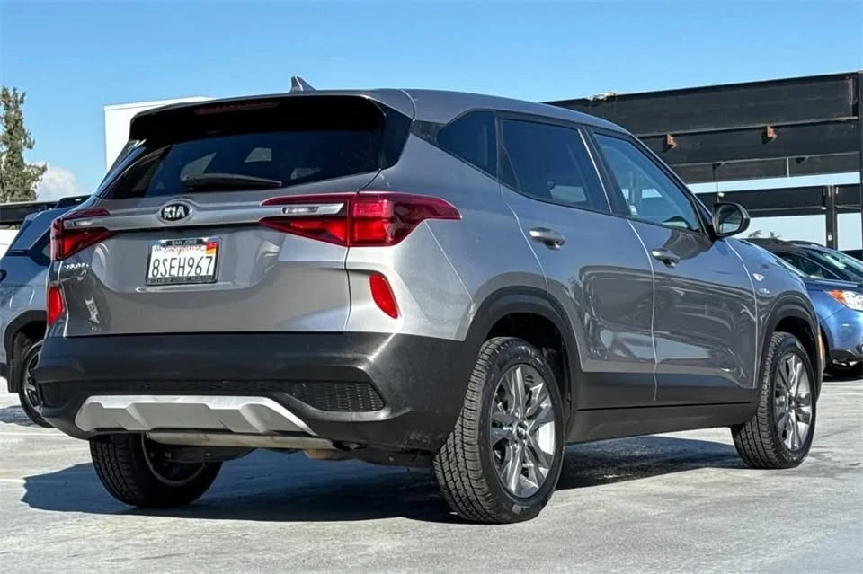 2021 Kia Seltos - Image 3 of 18
