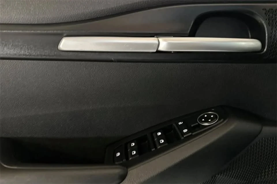 2021 Kia Seltos - Image 10 of 18