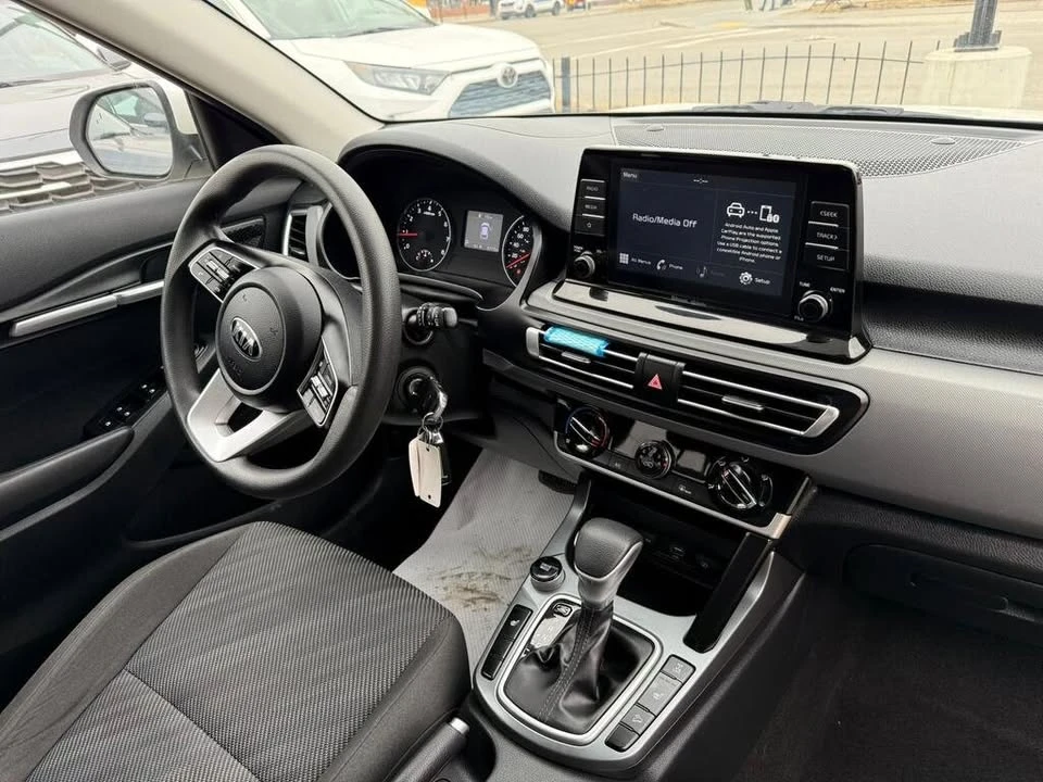 2021 Kia Seltos - Image 2 of 13