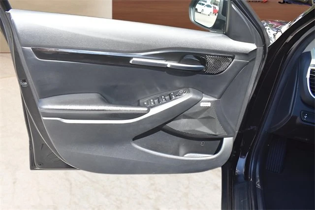2021 Kia Seltos - Image 8 of 17