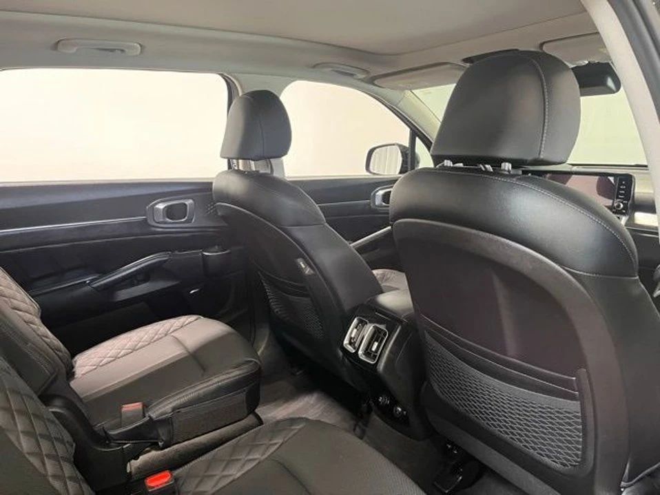 2021 Kia Sorento - Image 13 of 20