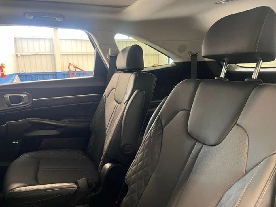 2021 Kia Sorento - Image 17 of 20