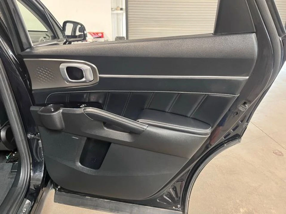 2021 Kia Sorento - Image 14 of 20