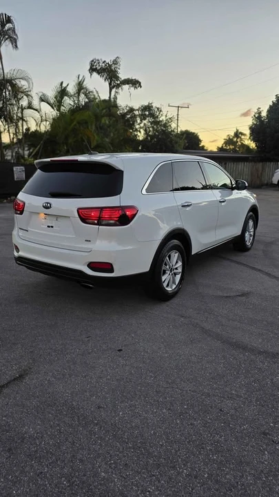 2021 Kia Sorento - Image 4 of 18