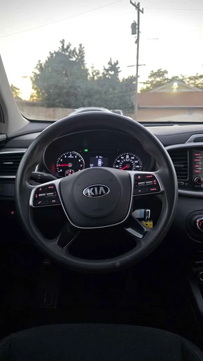 2021 Kia Sorento - Image 17 of 18