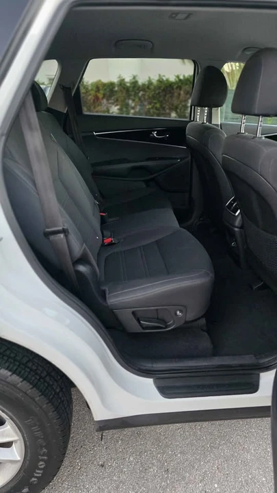 2021 Kia Sorento - Image 11 of 18