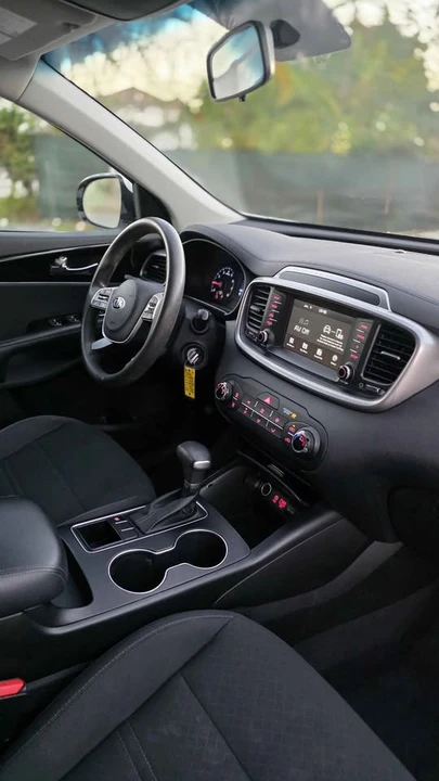 2021 Kia Sorento - Image 9 of 18
