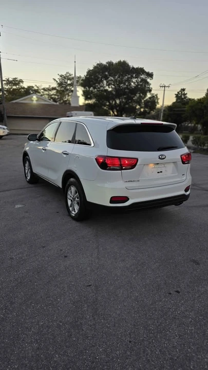 2021 Kia Sorento - Image 2 of 18