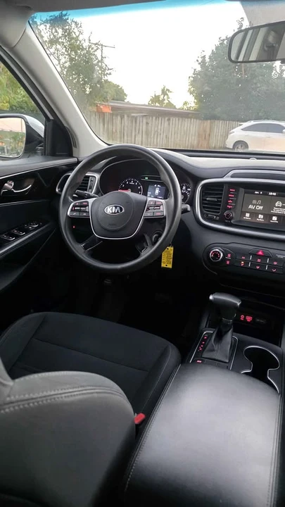 2021 Kia Sorento - Image 14 of 18