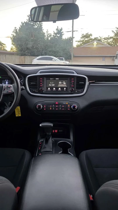 2021 Kia Sorento - Image 15 of 18