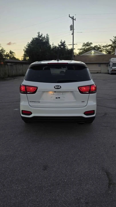 2021 Kia Sorento - Image 3 of 18