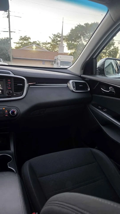 2021 Kia Sorento - Image 16 of 18