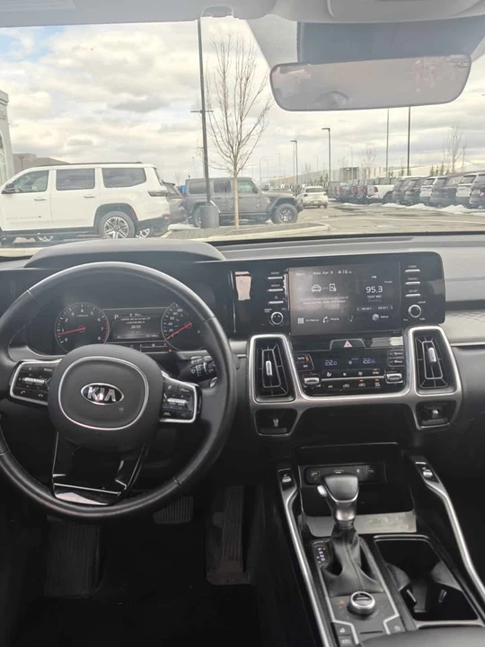 2021 Kia Sorento - Image 3 of 17