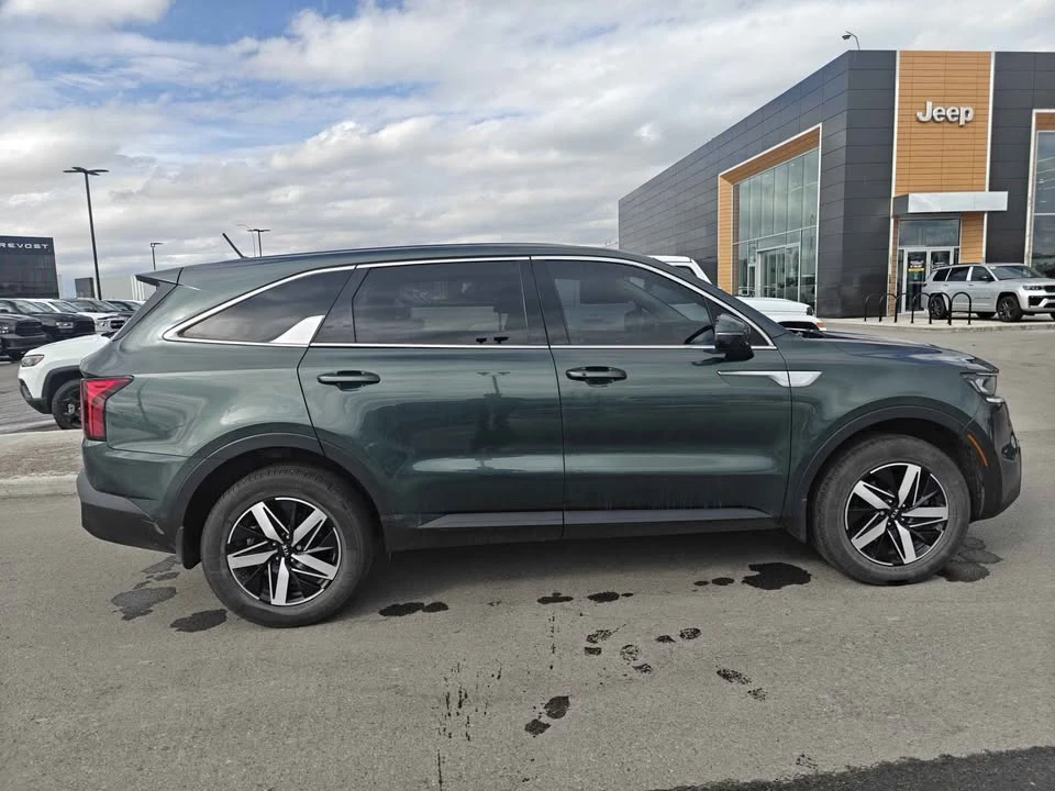 2021 Kia Sorento - Image 15 of 17