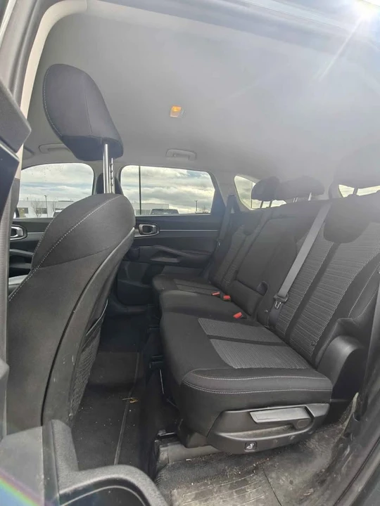 2021 Kia Sorento - Image 11 of 17