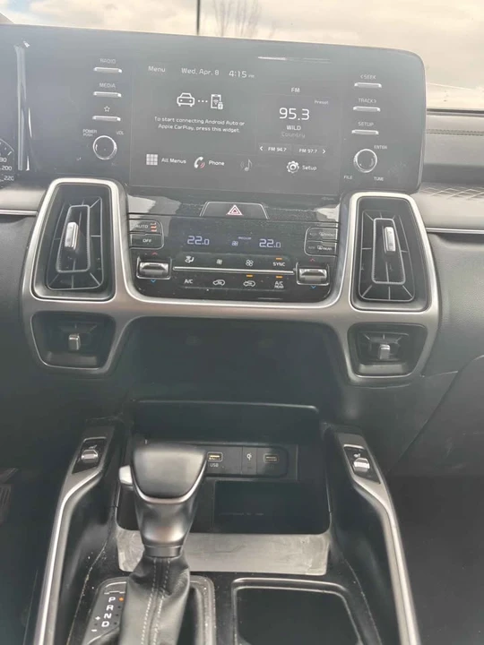 2021 Kia Sorento - Image 8 of 17