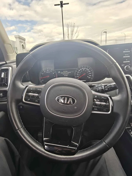 2021 Kia Sorento - Image 4 of 17