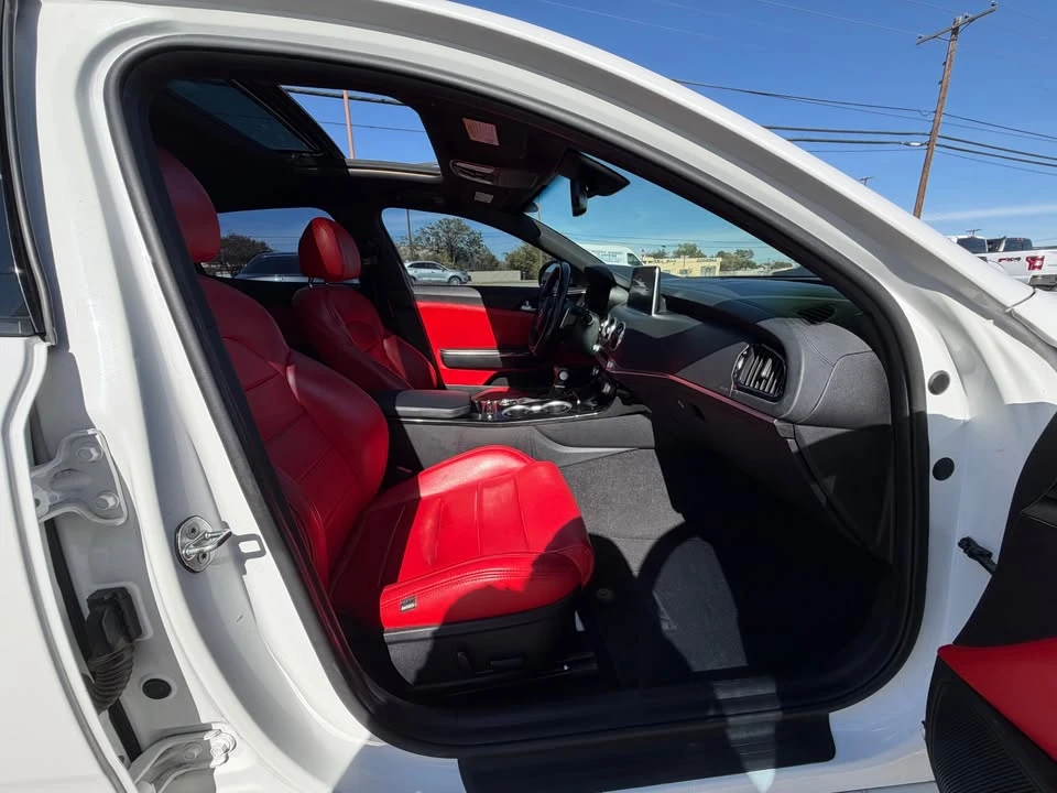 2021 Kia Stinger - Image 13 of 20