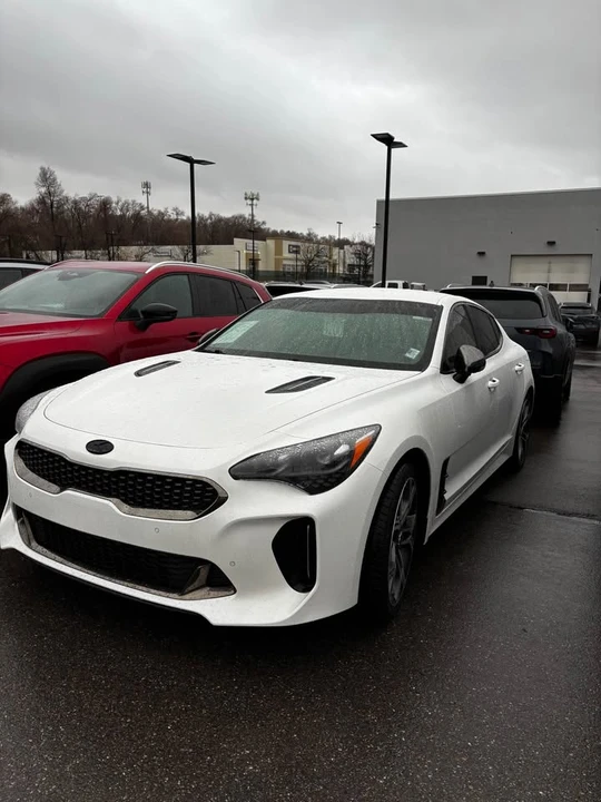2021 Kia Stinger - Image 2 of 3