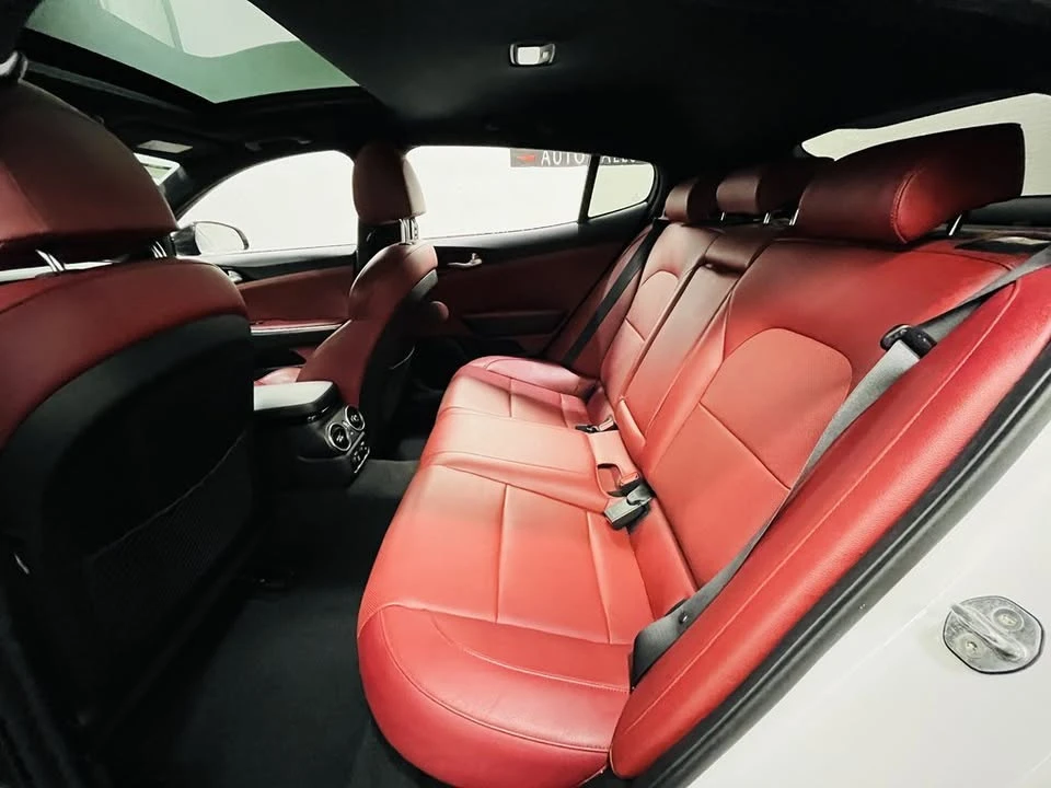 2021 Kia Stinger - Image 10 of 18