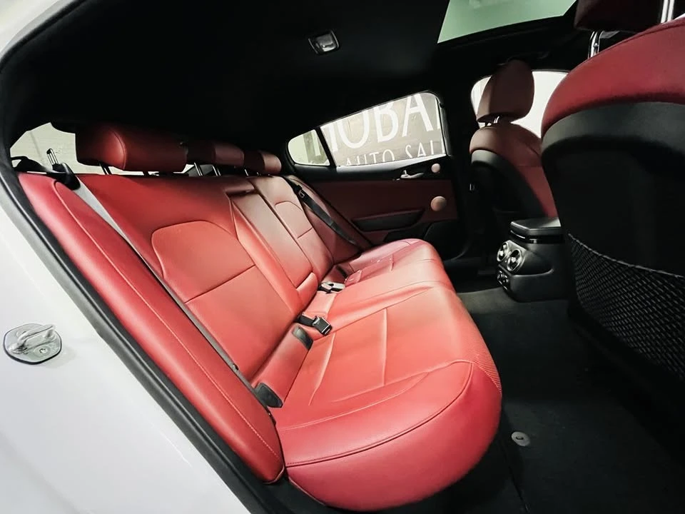 2021 Kia Stinger - Image 15 of 18