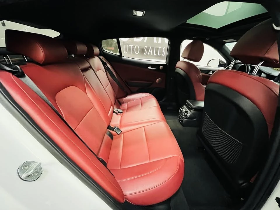 2021 Kia Stinger - Image 13 of 18