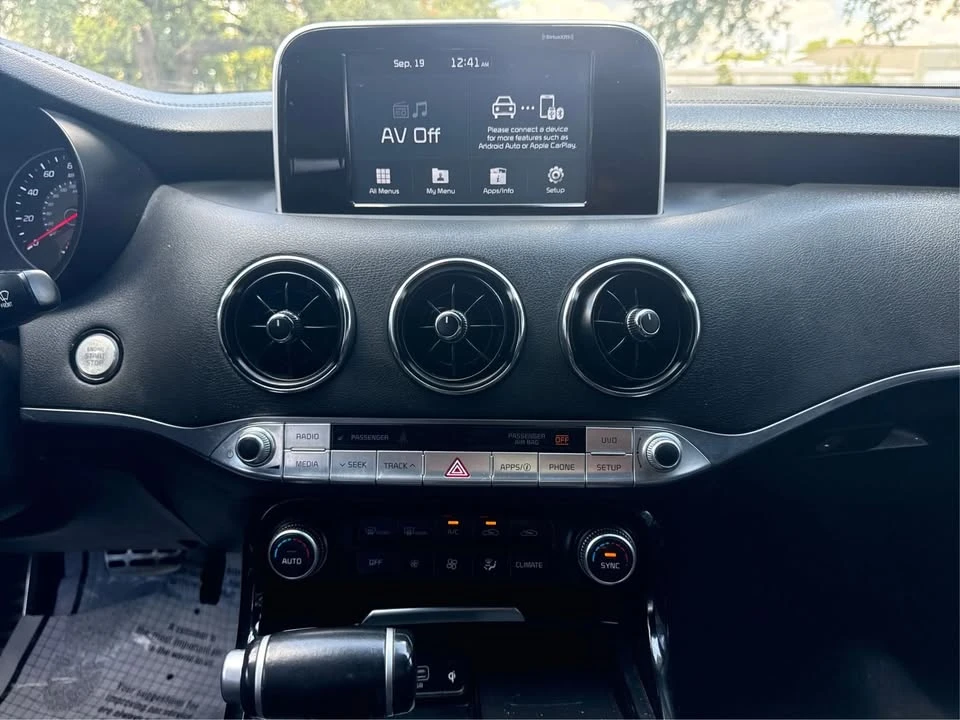 2021 Kia Stinger - Image 16 of 20