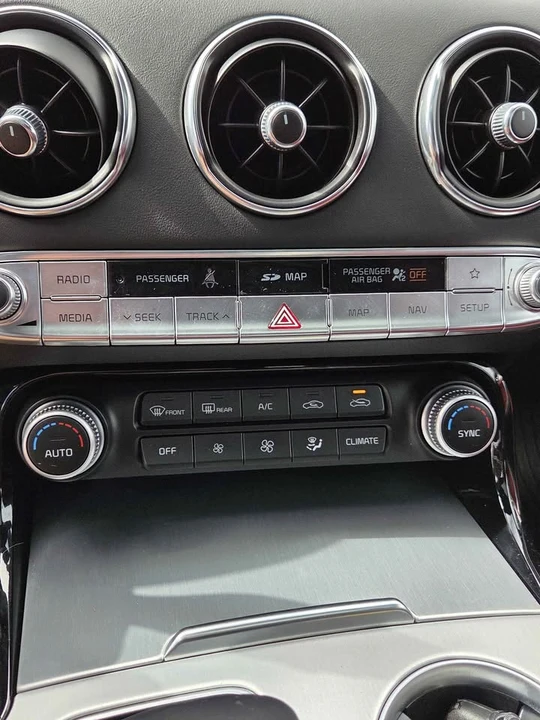 2021 Kia Stinger - Image 9 of 13