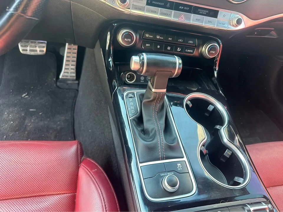 2021 Kia Stinger - Image 2 of 16