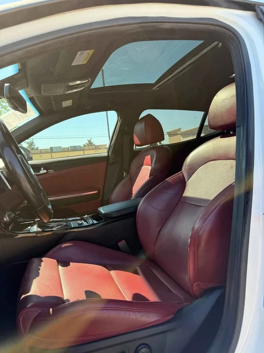 2021 Kia Stinger - Image 9 of 10