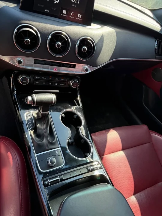 2021 Kia Stinger - Image 10 of 12