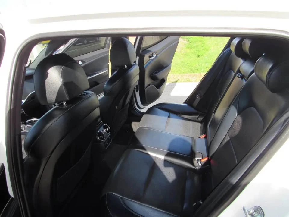 2021 Kia Stinger - Image 8 of 10