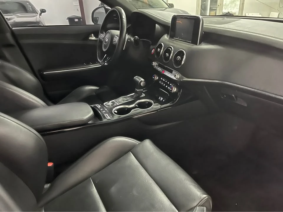 2021 Kia Stinger - Image 11 of 17