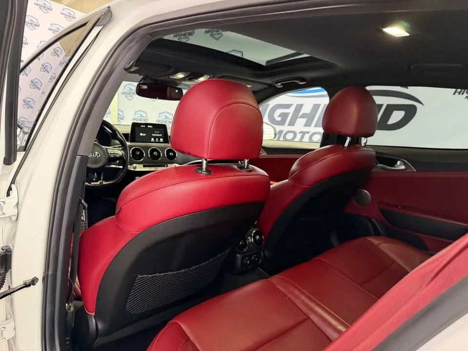 2021 Kia Stinger GT - Image 11 of 17