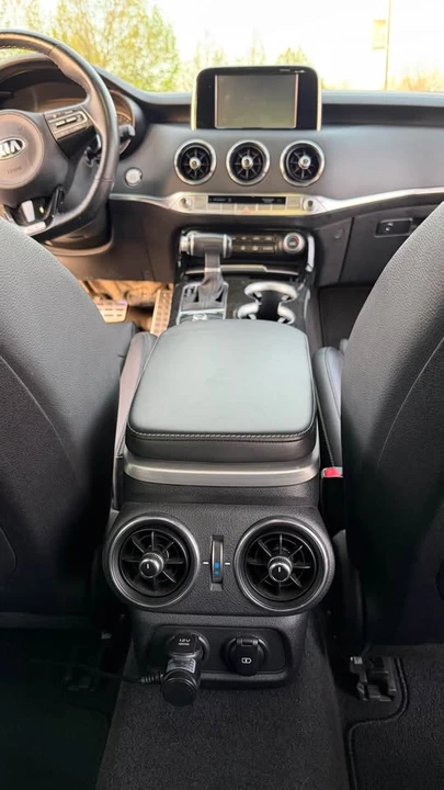 2021 Kia Stinger GT - Image 13 of 17