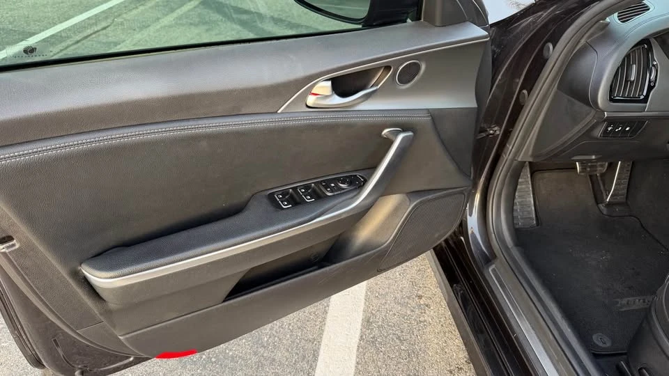 2021 Kia Stinger GT - Image 8 of 17