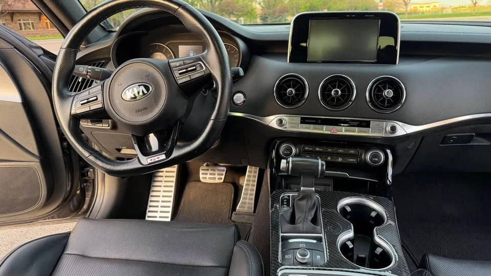 2021 Kia Stinger GT - Image 15 of 17