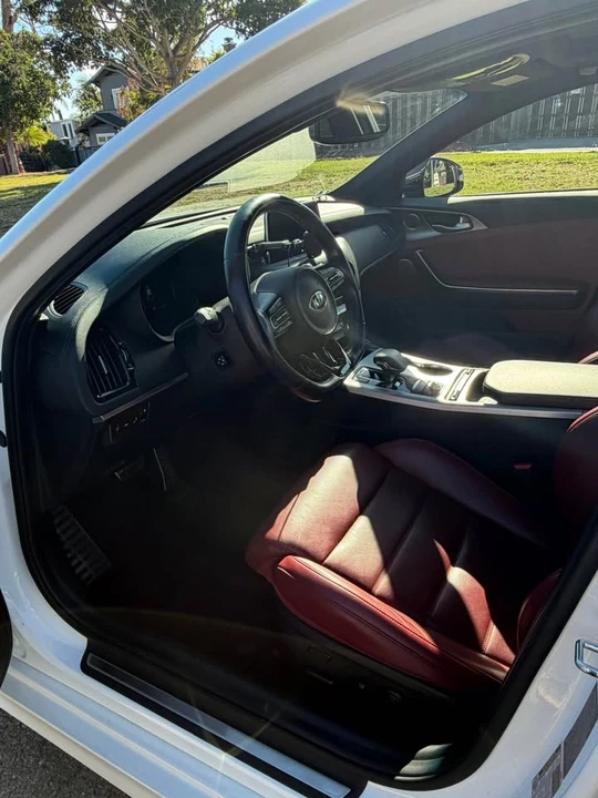 2021 Kia Stinger GT - Image 8 of 14