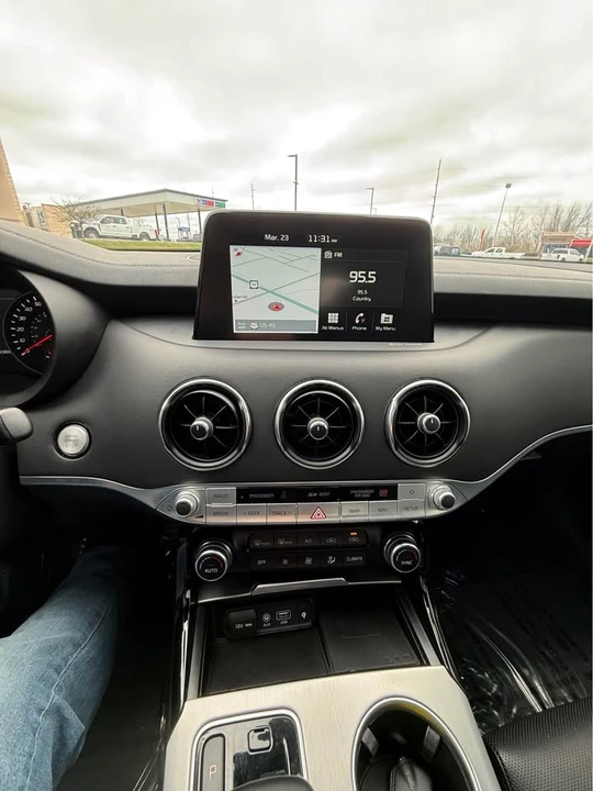 2021 Kia Stinger GT - Image 17 of 20