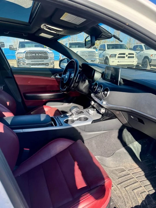 2021 Kia Stinger GT - Image 12 of 17
