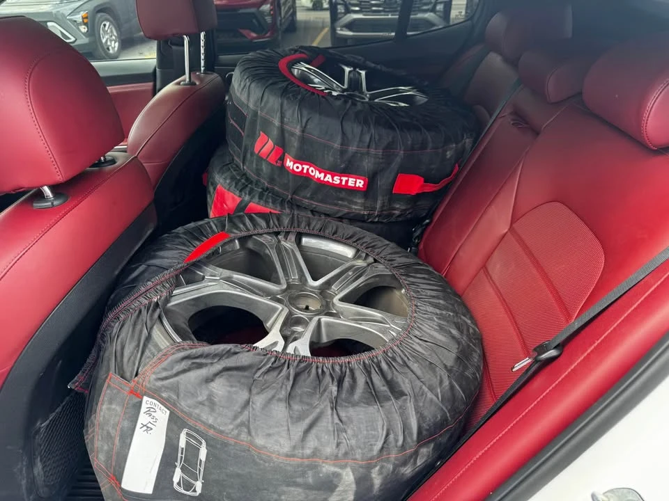 2021 Kia Stinger GT - Image 14 of 17