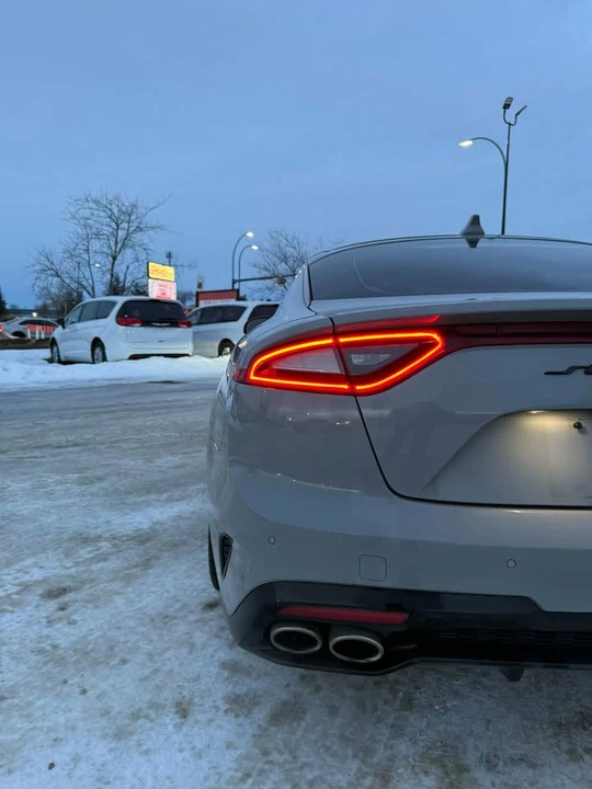 2021 Kia Stinger GT - Image 10 of 17
