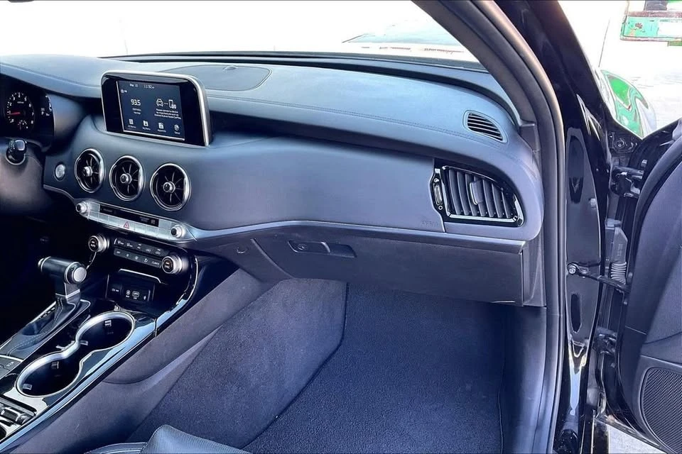2021 Kia Stinger - Image 16 of 20