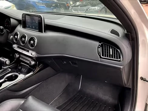 2021 Kia Stinger - Image 18 of 20